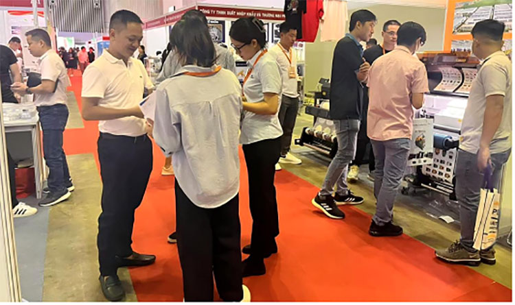 Hefei Preworld Peru Expo : les produits phares fleurissent, le PVC personnalisé et les acryliques miroir suscitent une frénésie d'achat en Amérique latine